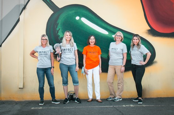 Sandra Torre, Cammi Corken, Laurie Schnebly, RuthAnn Hogue and Sasha Knock pitched in for Nourish Phoenix for a LAVIDGE IMPACT service project.