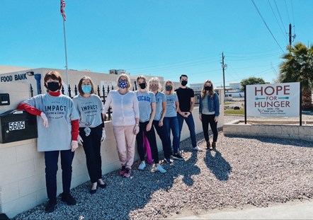 LAVIDGIANs from across the agency gathered at Phoenix Rescue Mission’s Hope for Hunger facility in Glendale where one can arrive empty-handed and leave with a basket filled with fresh groceries.